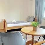 Haus Am Goldsteig - Zentral, Ruhig Stadtnah - Anbindung - Biergarten Und Pizzeria Direkt Vor Der Tuer